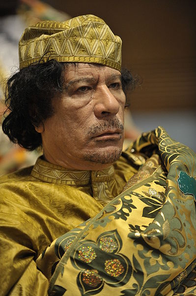 /dateien/vo68638,1292271824,399px-Muammar al-Gaddafi at the AU summit