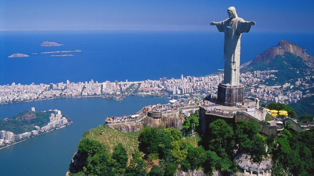 Blick-auf-Corcovado-mit-Christusstatue-R
