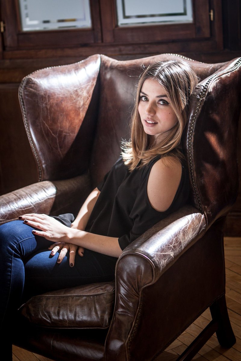 ana sulla sedia - Copy