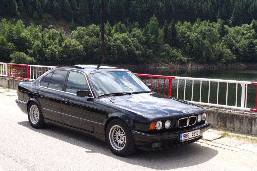 1995-BMW-E34-520i-14-830x553
