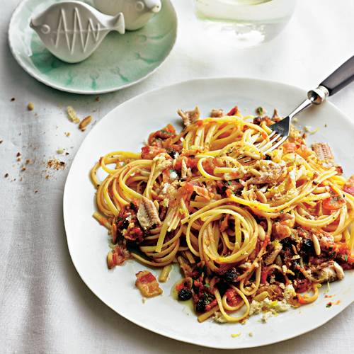 linguine-mit-tomaten-sardinen-korinthen-