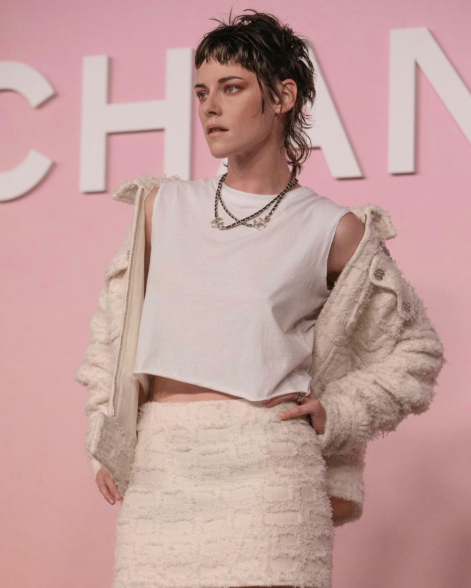 Kristen Stewart Tokyo Chanel - Copy