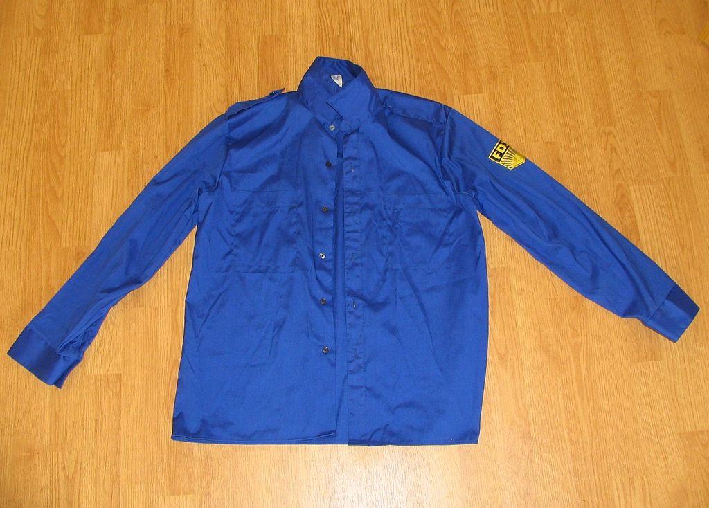 1024px-Blauhemd FDJ-Hemd GDR