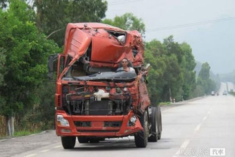 Schrott-Lkw-in-China-474x316-76628543353