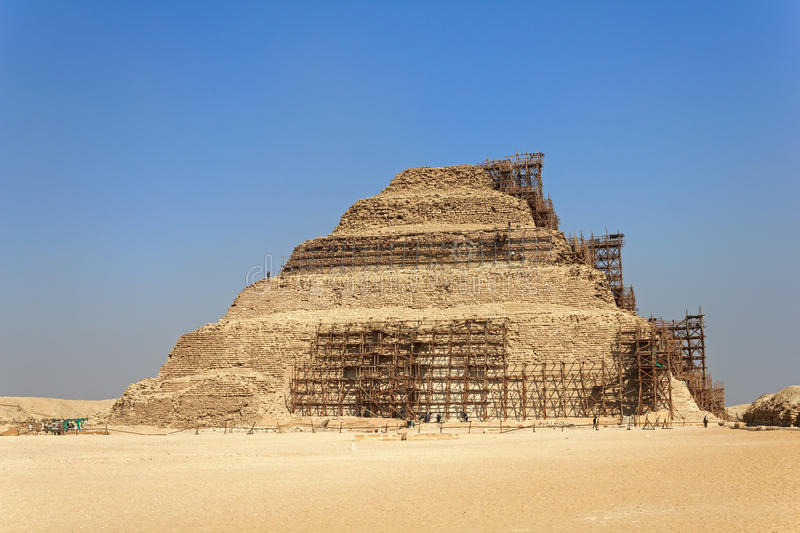 wiederherstellung-der-pyramide-von-djose