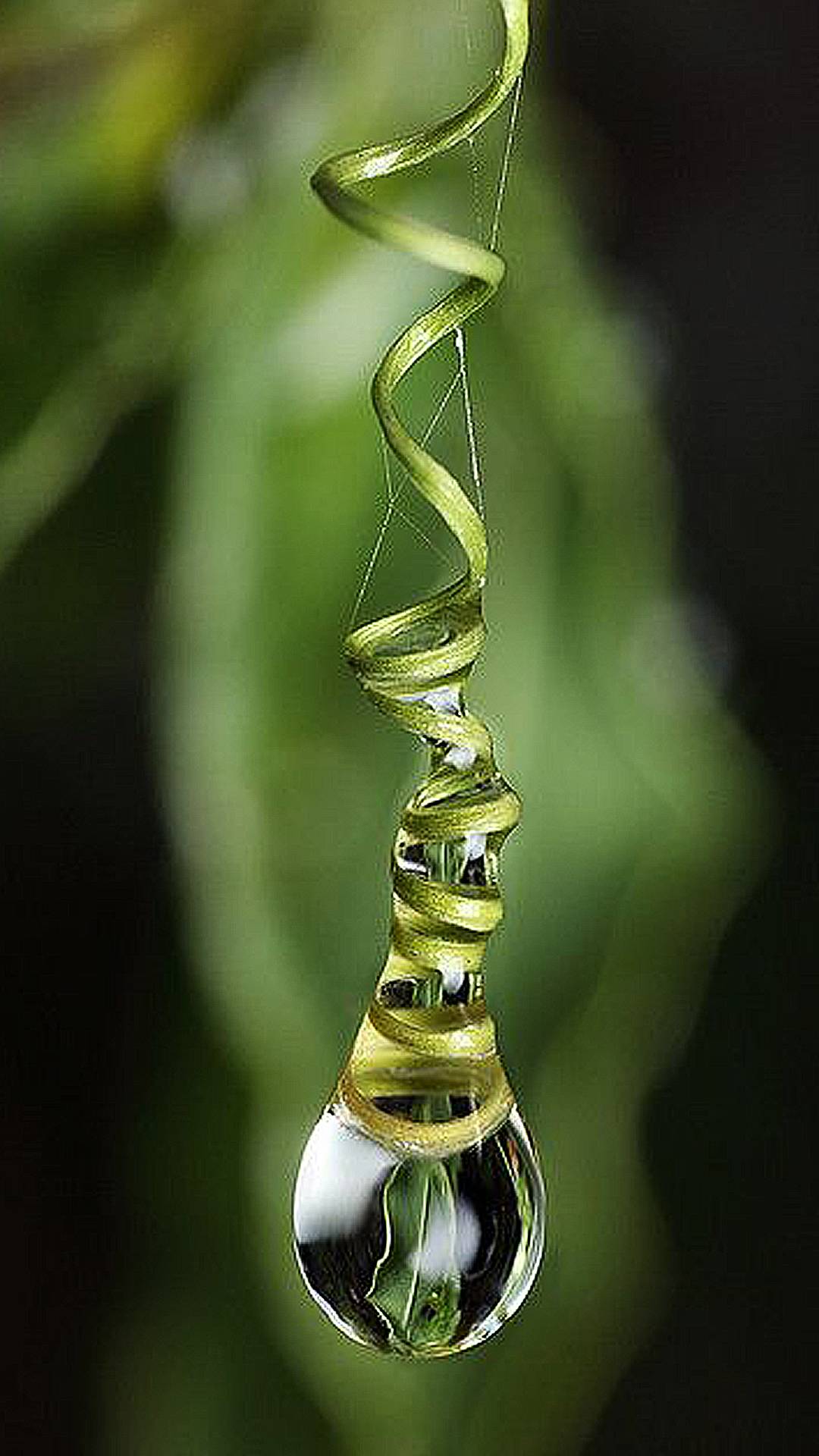 Water drop-7c789b1c-8afe-3737-b85a-e9b79