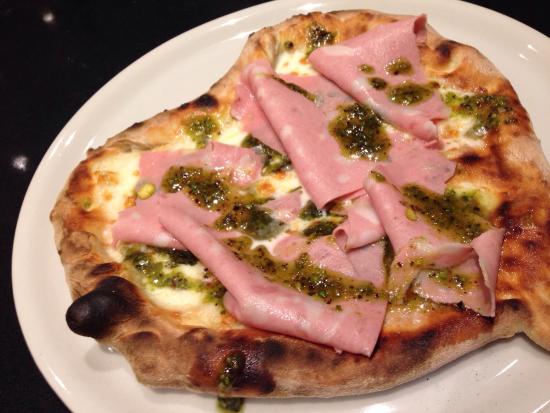 pizza-mortadella-e-pesto