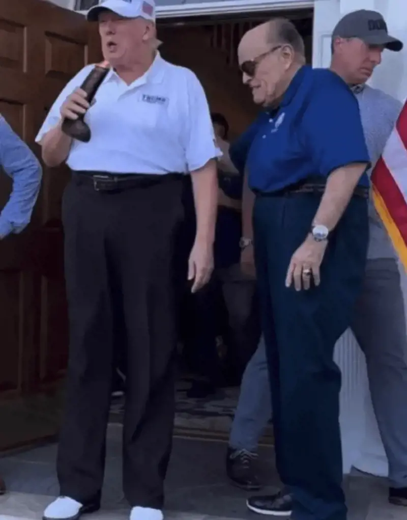 how-does-trumps-pants-style-compare-to-o.webp
