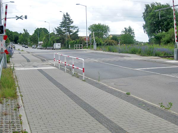 Bahnuebergang stadteinwaerts