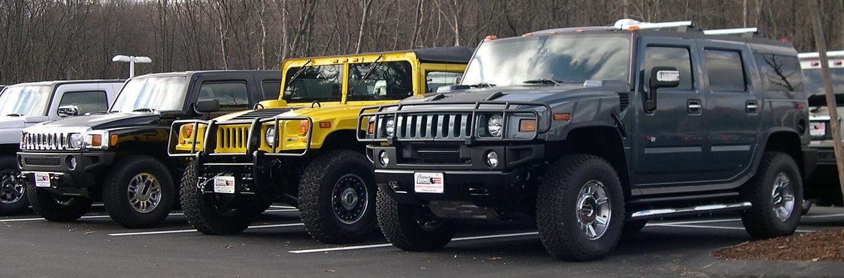 1200px-2006 Hummer H3 H1 and H2