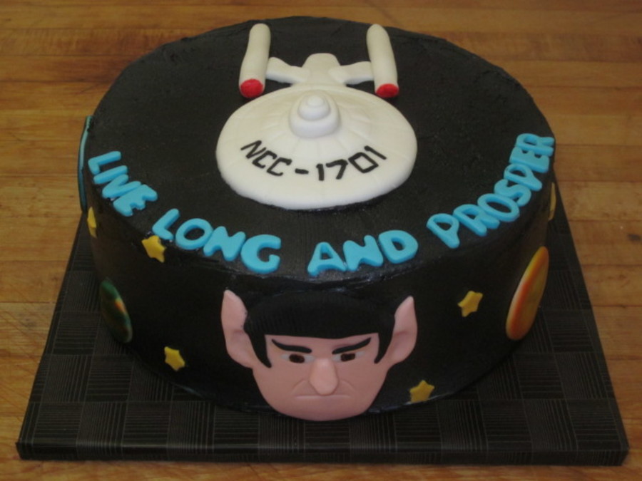 900 823788RVWP star-trek-cake