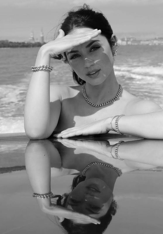 ana-de-armas-venice-photoshoot-september