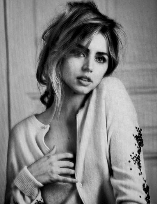 Ana de Armas in bw - Copy