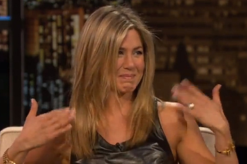 jennifer-aniston-got-teary-eyed-while-ta