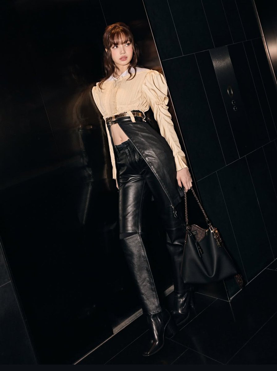 Lisa  LV PFW 26 - Copy