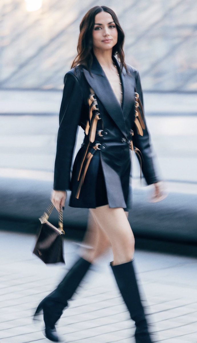 Ana allo spettacolo pfw 26 - Copy