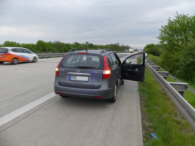 2023 05 10 fahrzeug von hinten anonymisi