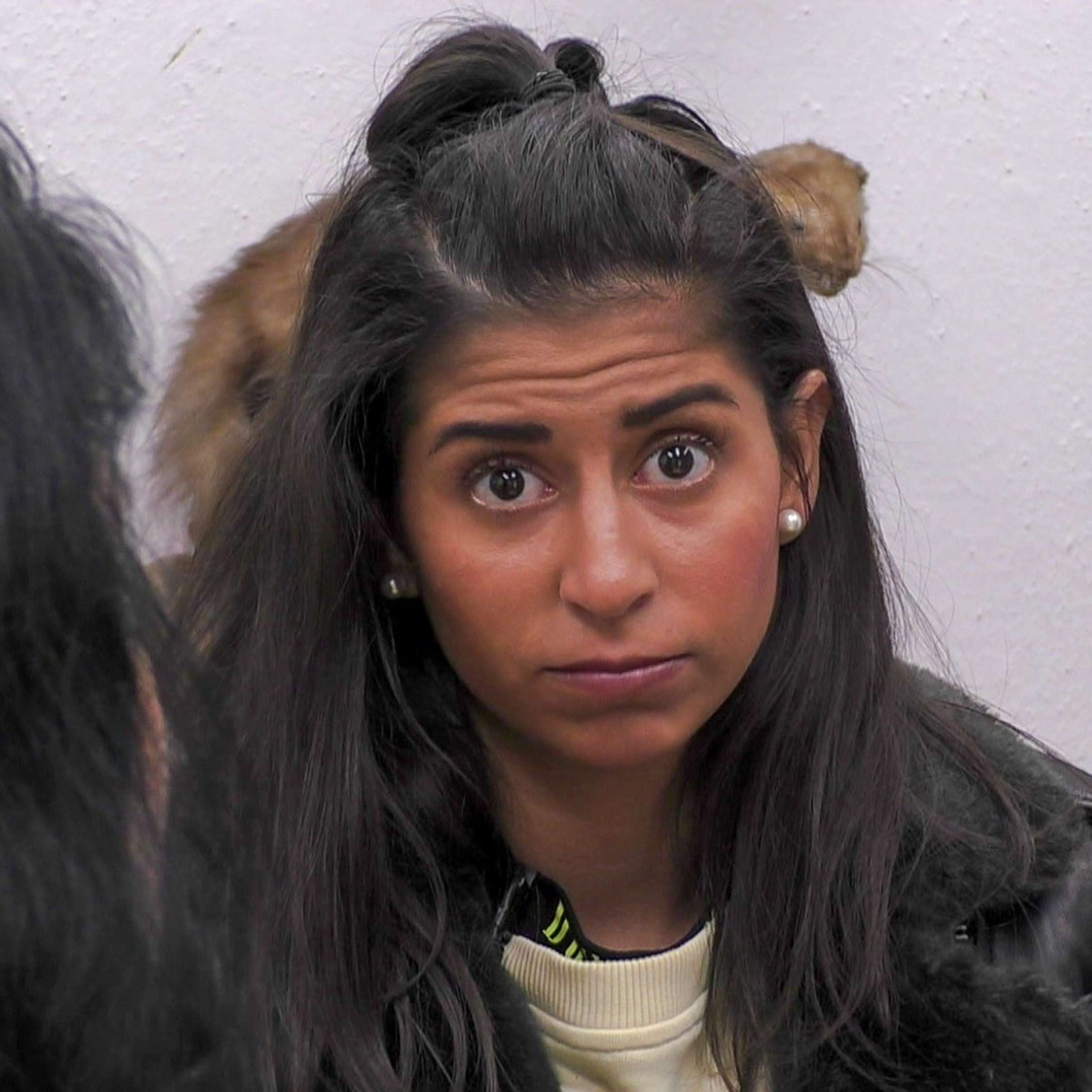 24077752-eva-benetatou-im-sommerhaus-der