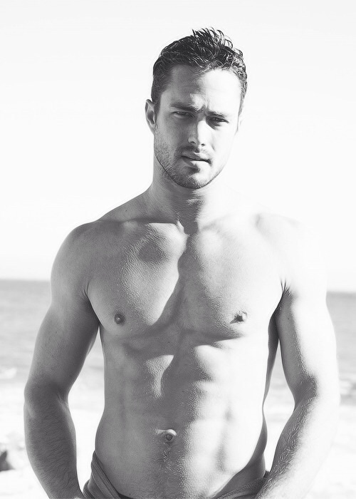 TaylorKinney beach