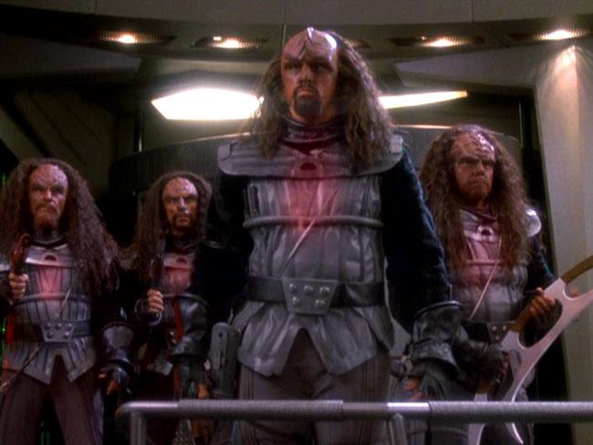 Klingonen beamen an Bord