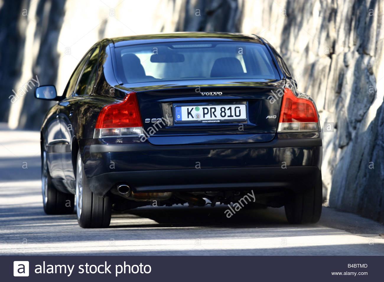auto-volvo-s60-4wd-dunkelblau-limousine-