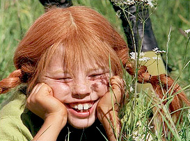 Pippi-Langstrumpf-im-Gras-liegend