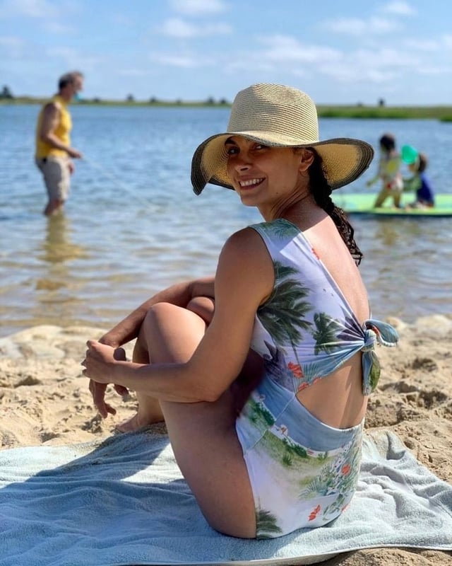 morena-baccarin-v0-0a0evdg6hooe1