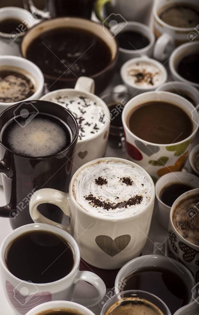 36375544-viel-kaffee-in-verschiedenen-sc