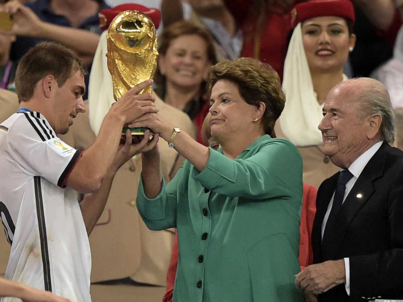 b8deb6669f34_dilma-rousseff-sepp-blatter.jpg