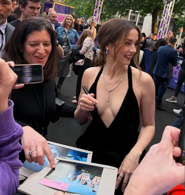 Ana sta firmando 1 - Copy