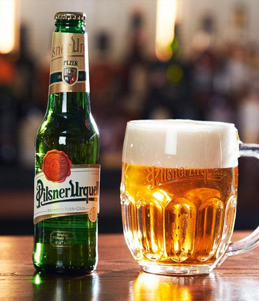 moodbild-pilsner-urquell-flasche-glas