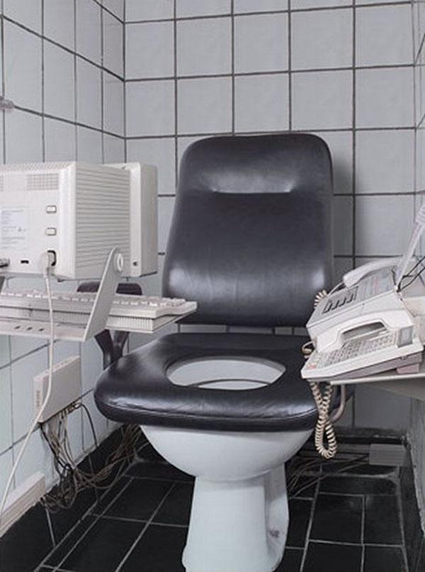 toilette-wird-zum-arbeitsplatz