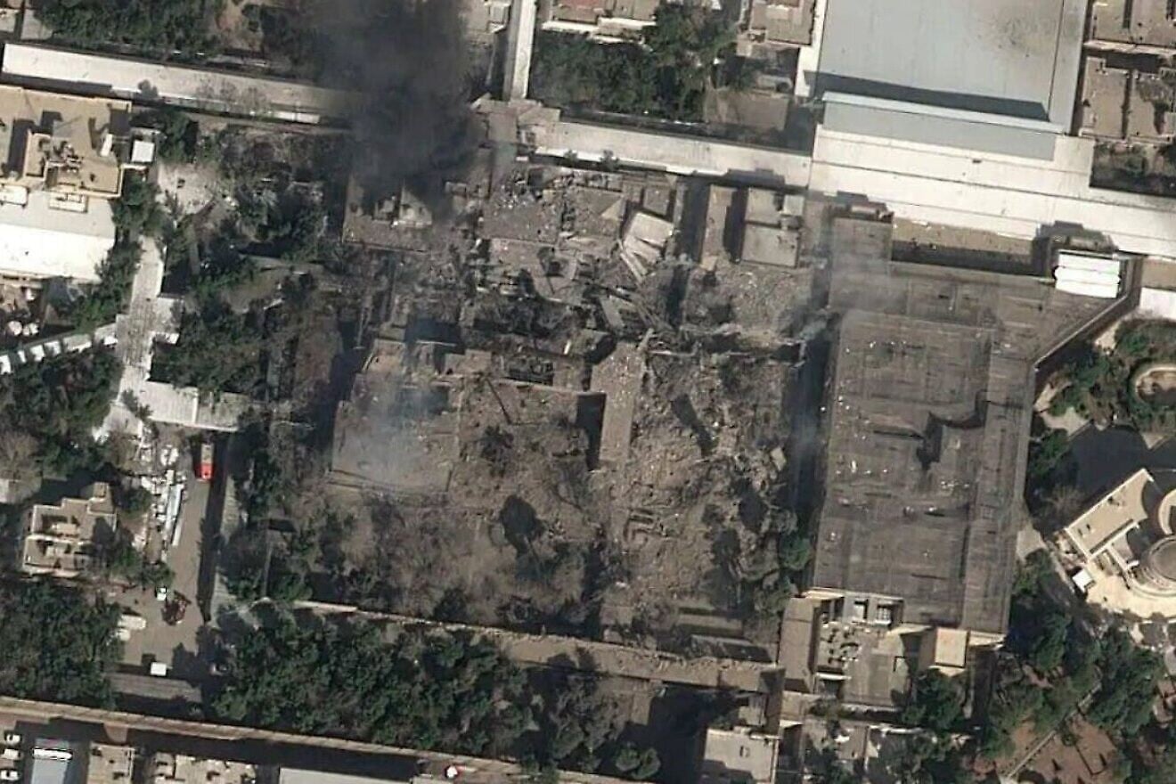 satellite-imagery-1320x880