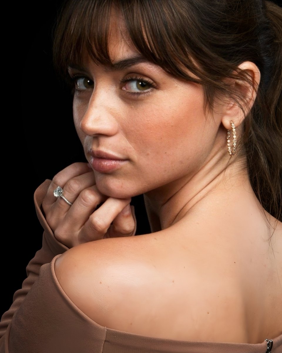 close up ana 2 - Copy - Copy