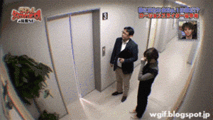 funny-gif-elevator-prank-Japanese-floor 