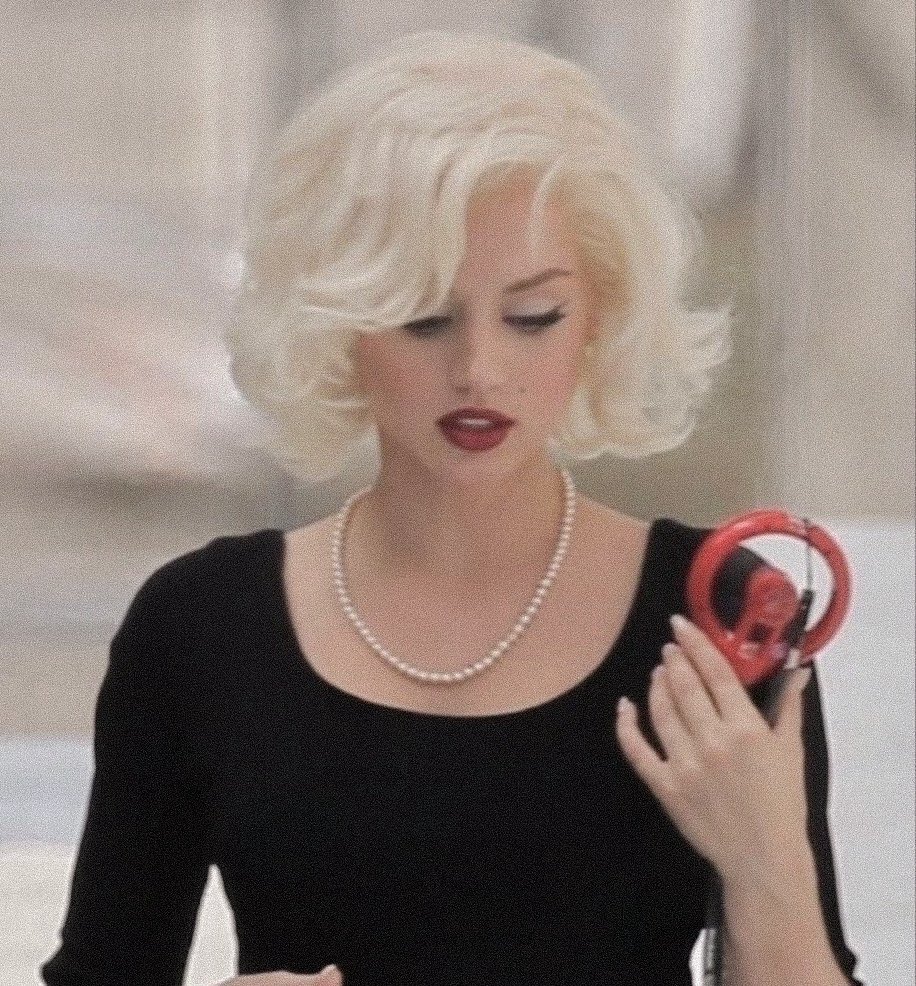 Blonde bts 2022 - Copy