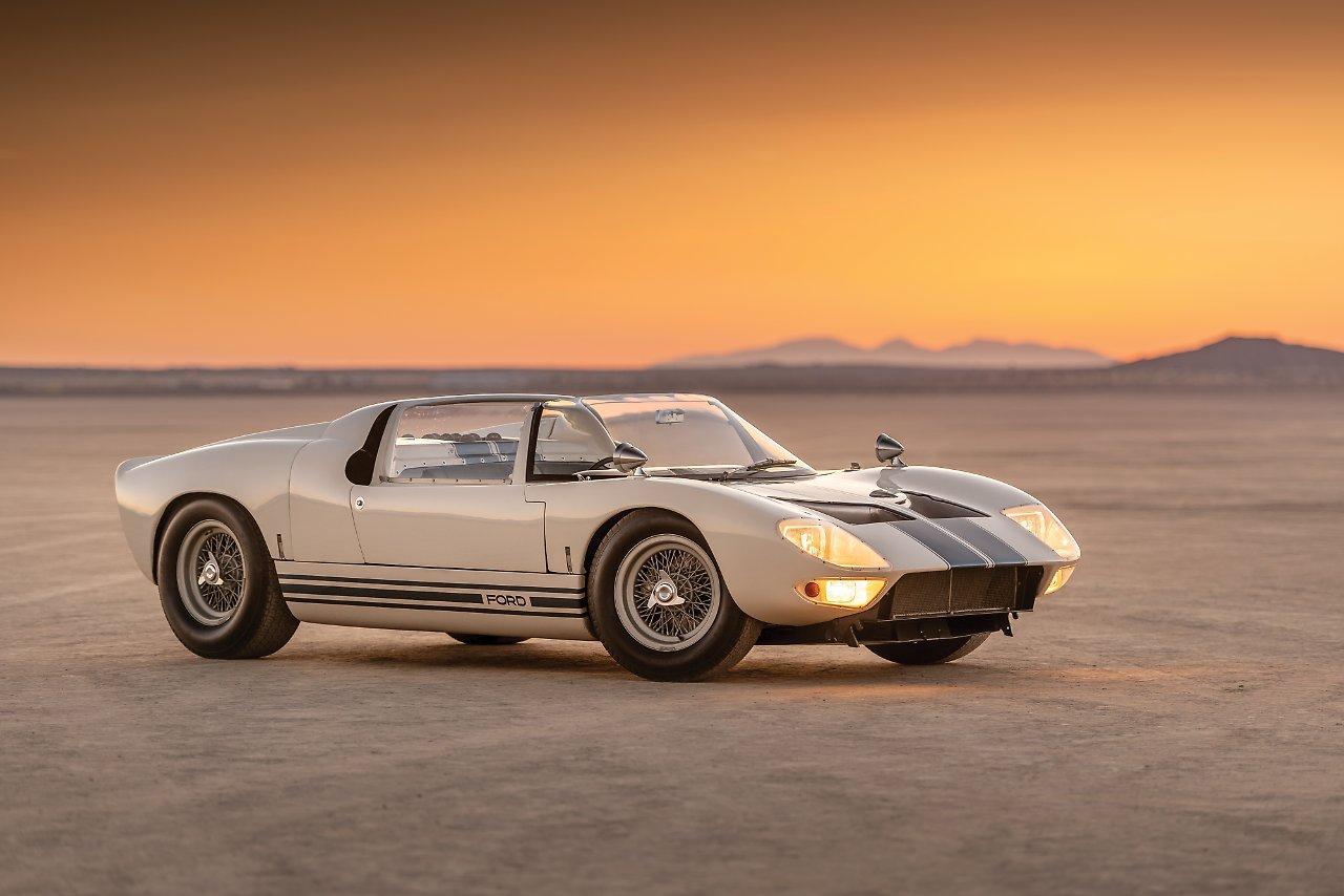 1965-Ford-GT40-Roadster-Prototype-0