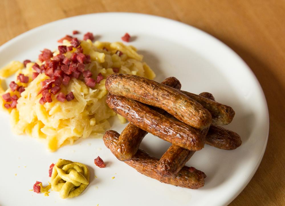 bratwurst nudeln sauerkraut