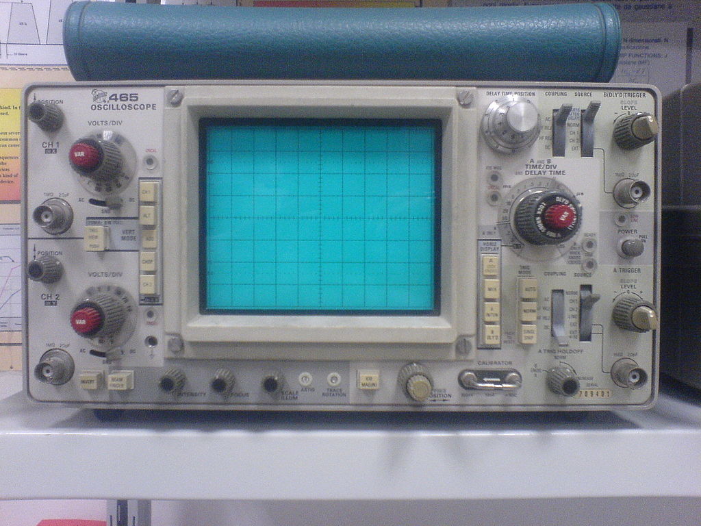1024px-Tektronix 465 Oscilloscope