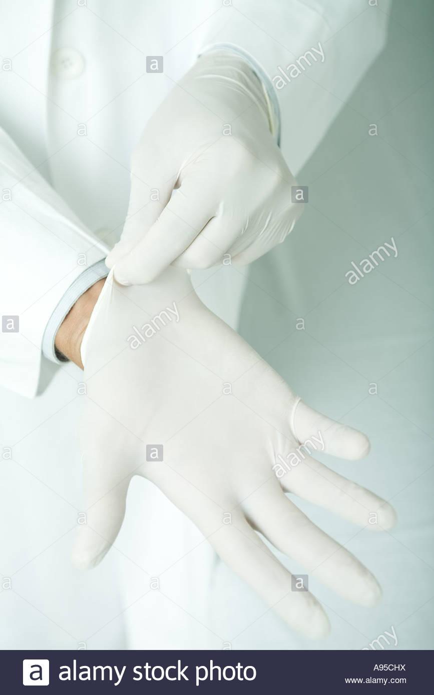 arzt-latex-handschuhe-anziehen-a95chx