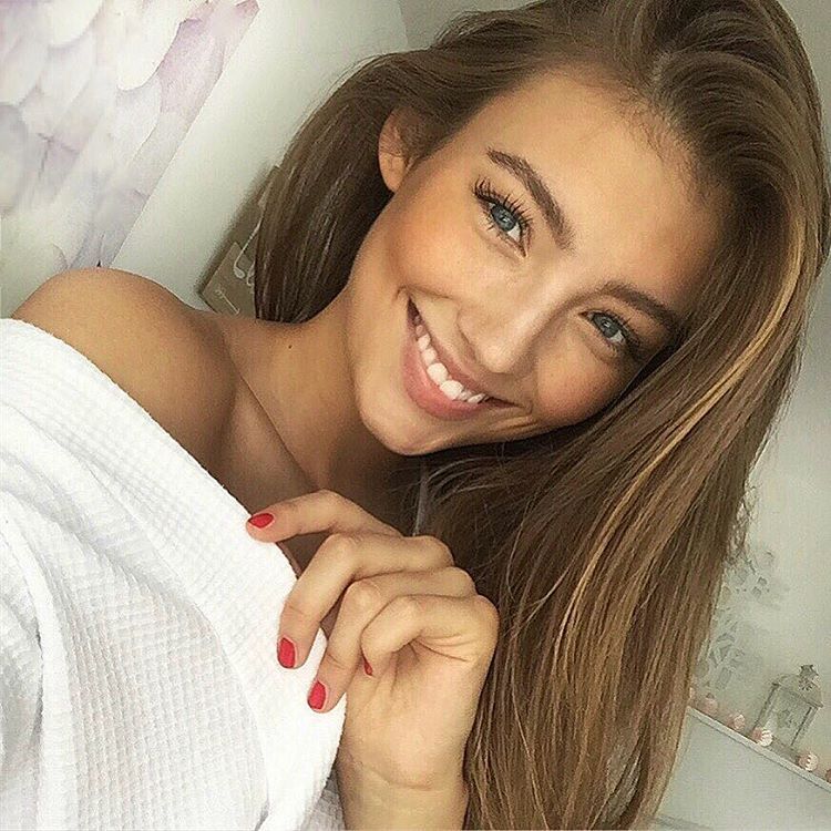 HOT or NOT?! Lorena Rae insta 2
