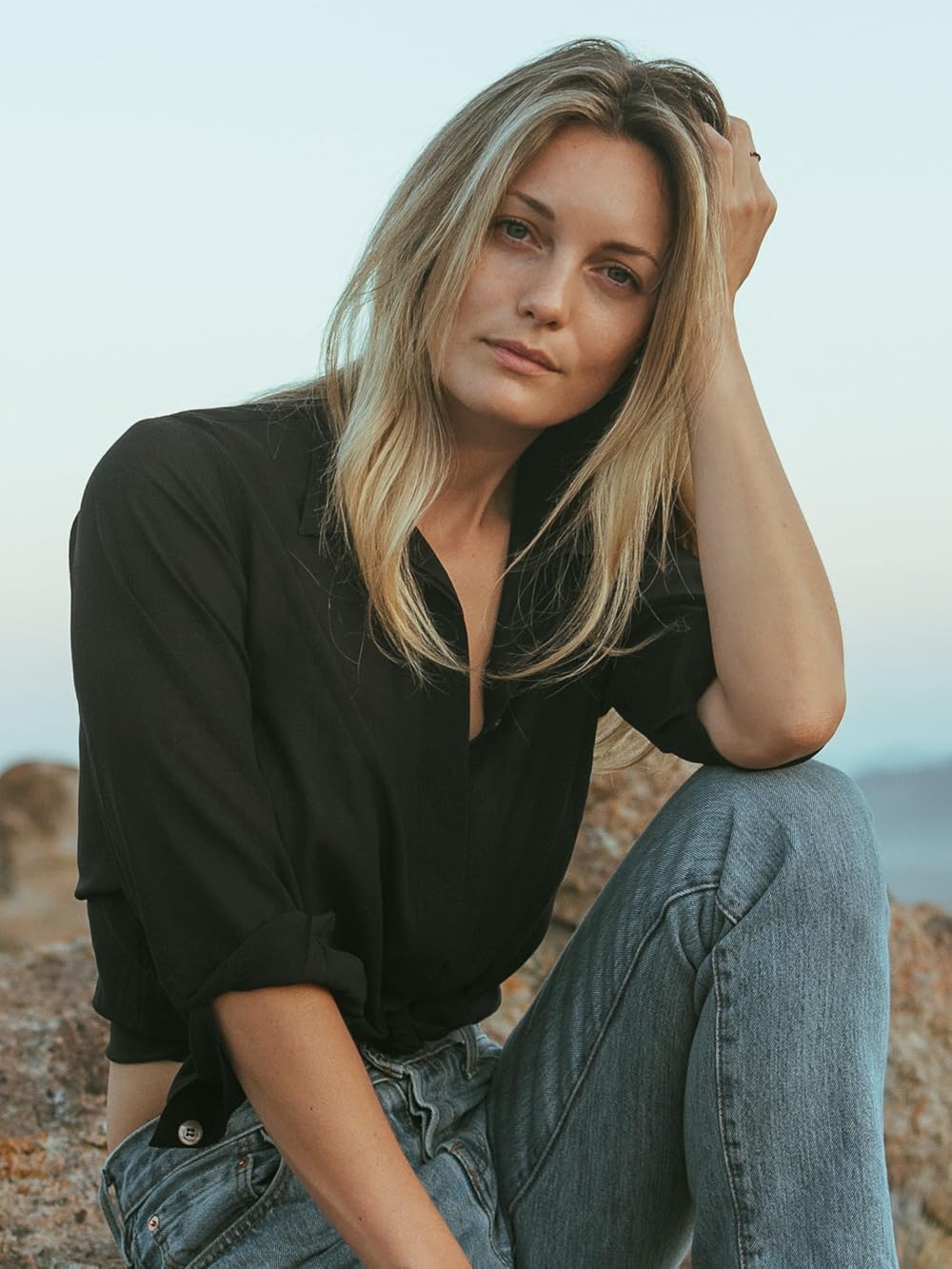 MV5BMDM4MzJjZmItZTcxYi00N2E3LWI0NTMtYWQ0