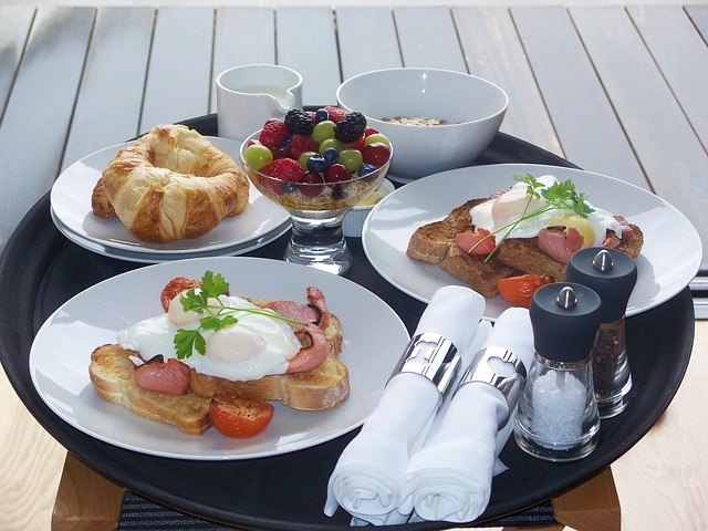 Fumos miese Spelunke Continental Breakfast