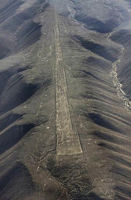 Peru-palpa-straight-runway-glyph