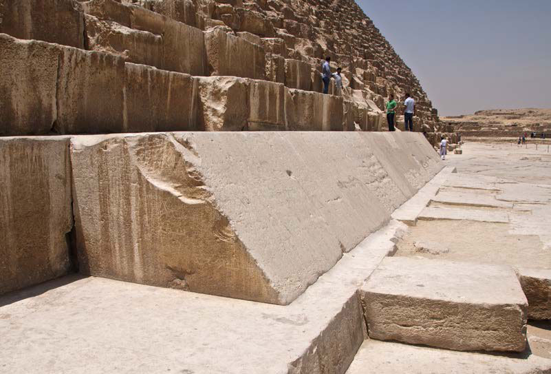 Great-Pyramid-Giza-lopsided-2