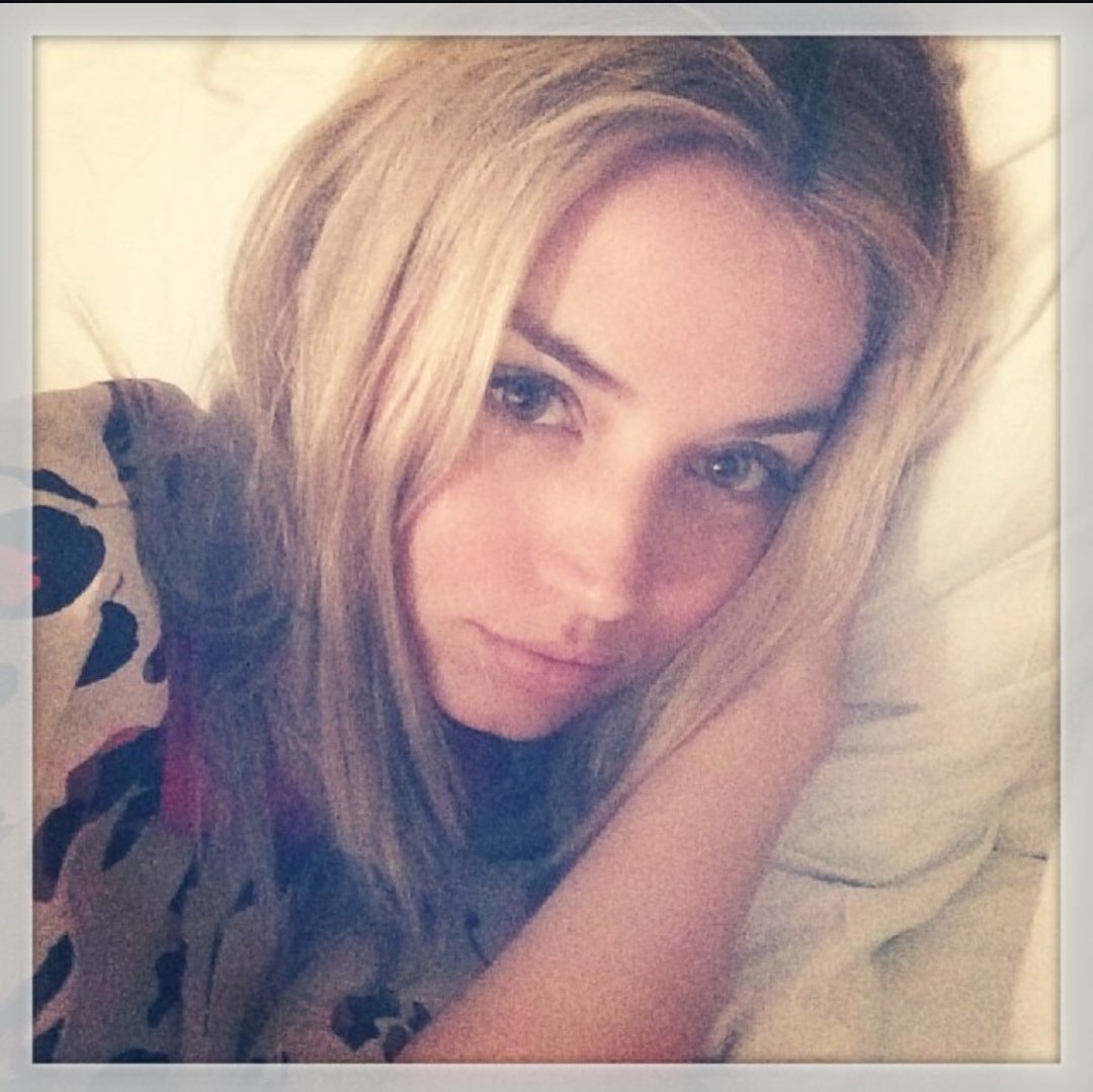 Ana nel suo letto - Copy