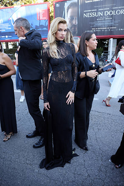 Stella Maxwell opening night gala prem -
