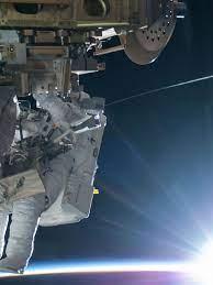 ISS Sun-Spacewalk4