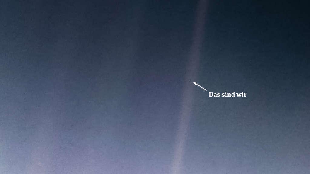 230695267-pale-blue-nasa-erde-voyager-ca