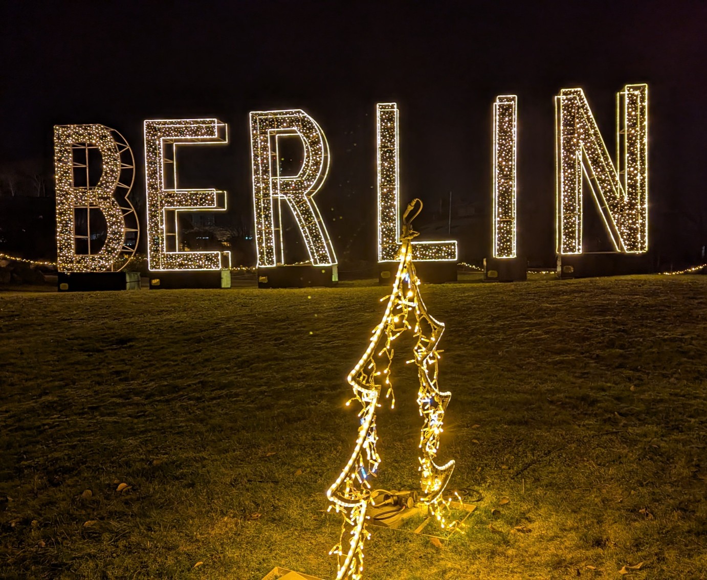 ef606c6c-9718-4c5a-8011-b1129b04fb7c cop